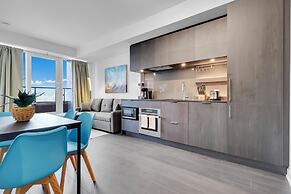 Modern suite steps to port credit Go