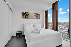 Modern suite steps to port credit Go