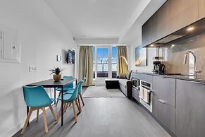 Modern suite steps to port credit Go