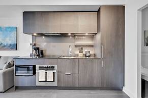 Modern suite steps to port credit Go