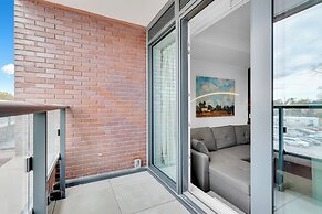 Modern suite steps to port credit Go