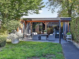 Characteristic House With Wellness in Augustinusga