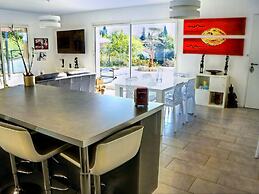 Beautiful Holiday Home With Garden