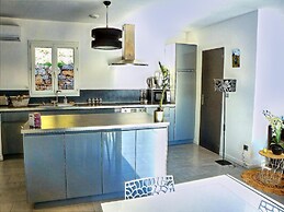 Beautiful Holiday Home With Garden