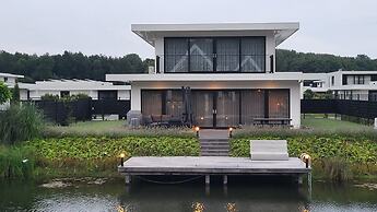 Watervilla in Beautiful Area Near Harderwijk