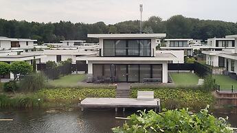 Watervilla in Beautiful Area Near Harderwijk