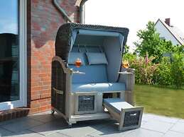 Bounty in the House of Aquarius