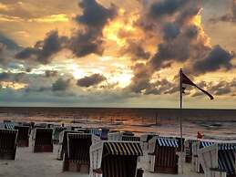 Near the Beach Modern Retreat