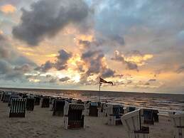 Near the Beach Modern Retreat