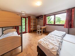 Spacious Holiday in Wanne With Garden