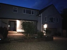 Lovely, Spacious 1-bed Apartment in Poole