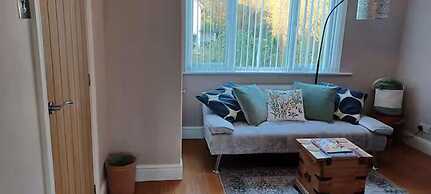 Lovely, Spacious 1-bed Apartment in Poole