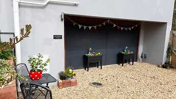 Lovely, Spacious 1-bed Apartment in Poole