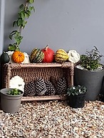 Lovely, Spacious 1-bed Apartment in Poole