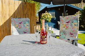 Bungalow on Holiday Park De Klepperstee Ouddorp