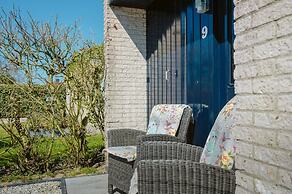 Bungalow on Holiday Park De Klepperstee Ouddorp