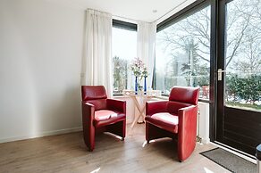 Bungalow on Holiday Park De Klepperstee Ouddorp