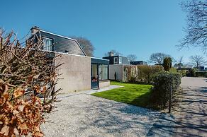 Bungalow on Holiday Park De Klepperstee Ouddorp