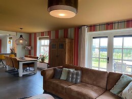 Villa With hot tub Near the Wadden Sea