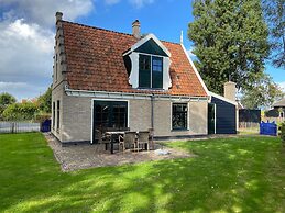 Villa With hot tub Near the Wadden Sea