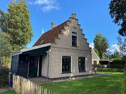 Villa With hot tub Near the Wadden Sea