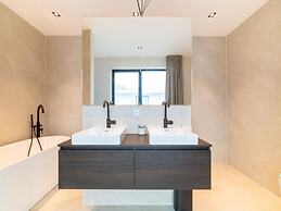 Beautiful Water Villa Near Harderwijk