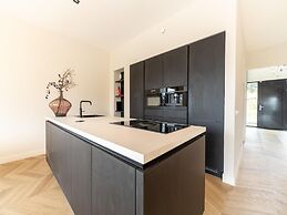 Beautiful Water Villa Near Harderwijk