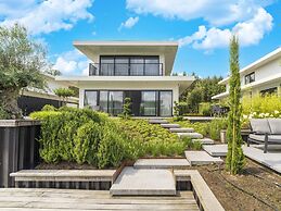 Beautiful Water Villa Near Harderwijk