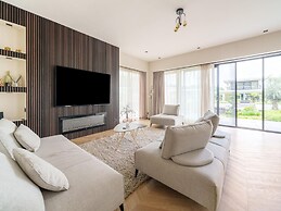 Beautiful Water Villa Near Harderwijk