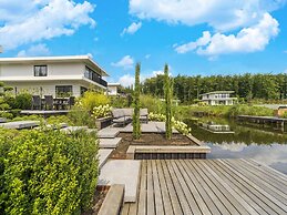 Beautiful Water Villa Near Harderwijk