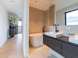 Beautiful Water Villa Near Harderwijk