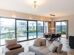 Beautiful Water Villa Near Harderwijk