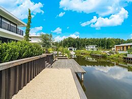 Beautiful Water Villa Near Harderwijk