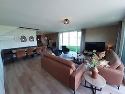 2 new Modern Homes Located Next to Each Other