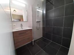 2 new Modern Homes Located Next to Each Other