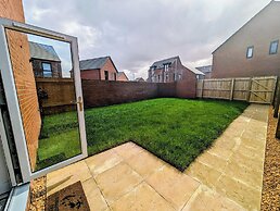 Charming 4-bed House in Newport