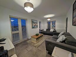 Charming 4-bed House in Newport