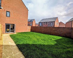 Charming 4-bed House in Newport