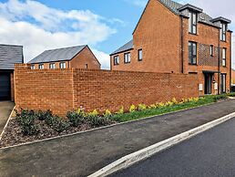 Charming 4-bed House in Newport