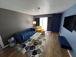 Lighthouse Inn & Suites
