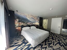 Lighthouse Inn & Suites