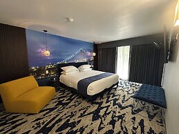 Lighthouse Inn & Suites