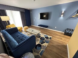 Lighthouse Inn & Suites