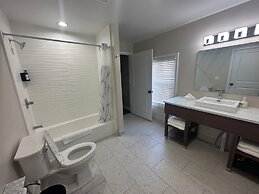 Lighthouse Inn & Suites