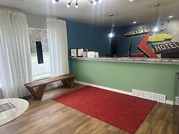 Lighthouse Inn & Suites