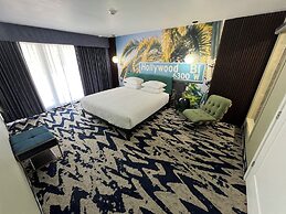 Lighthouse Inn & Suites