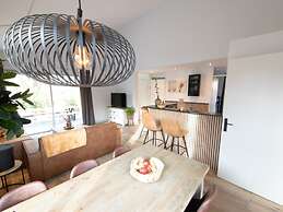 Wellness Bungalow With Whirlpool and Sauna