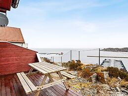6 Person Holiday Home in Hellesoy-by Traum