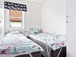 6 Person Holiday Home in Hellesoy-by Traum