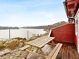 6 Person Holiday Home in Hellesoy-by Traum